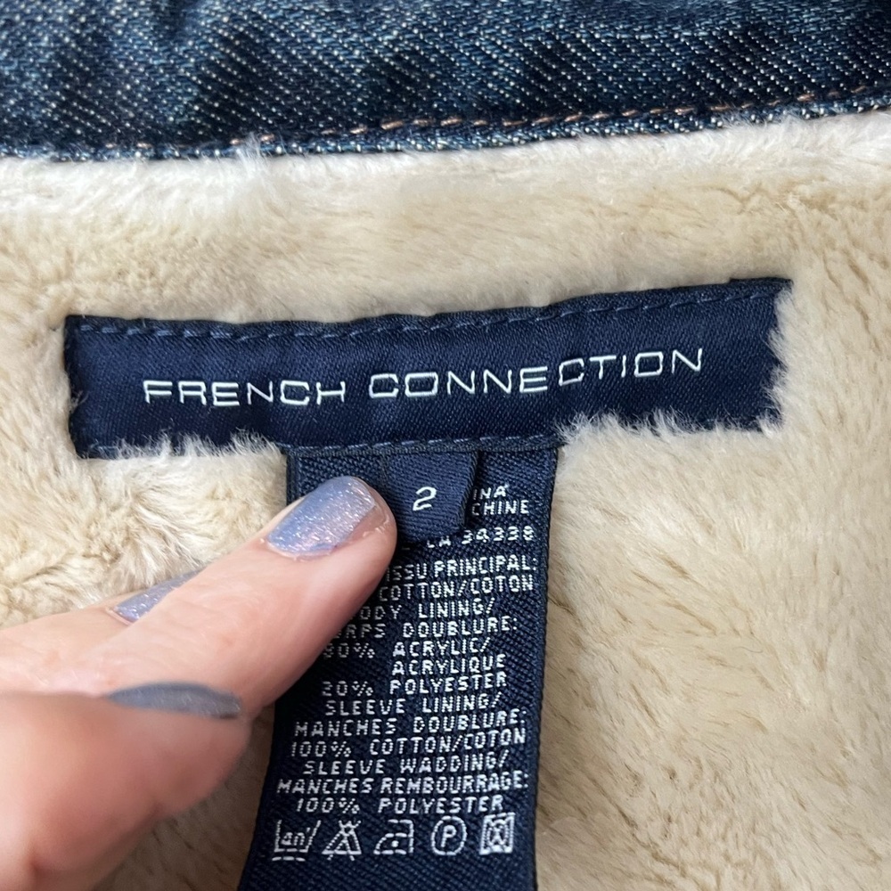 FRENCH CONNECTION Women’s Faux Fur Lined Hooded Faded Jean Jacket Size 2 - Picture 4 of 6